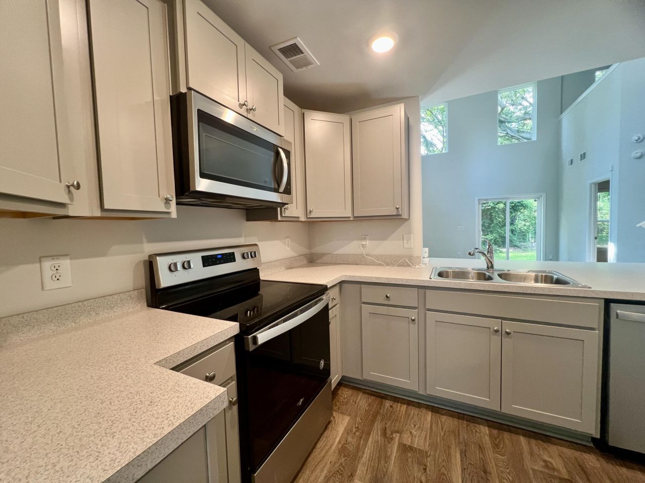 109 Rosefield Court Photo 5