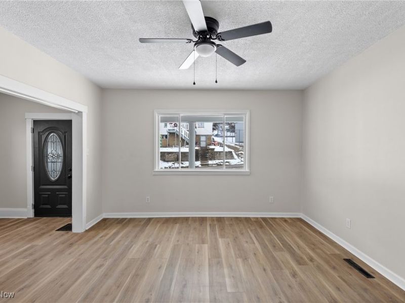 900 N 6th Street, Martins Ferry, OH 43935 Photo 8