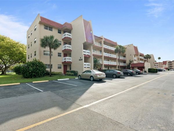 1020 Country Club Dr , Unit 206, Margate, FL 33063