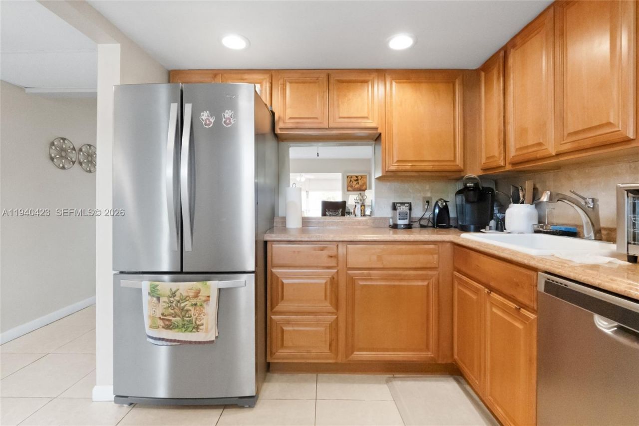 1020 Country Club Dr , Unit 206, Margate, FL 33063 Photo