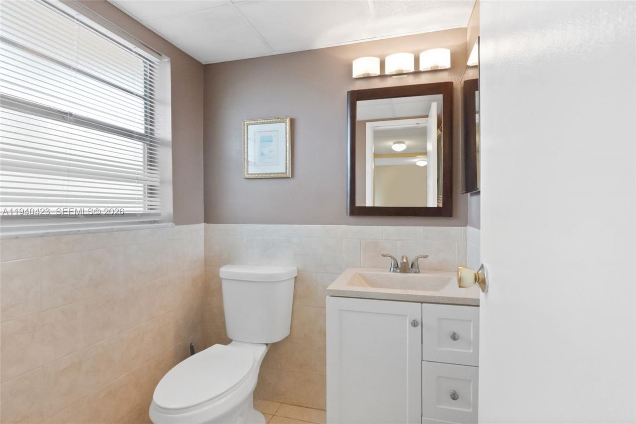 1020 Country Club Dr , Unit 206, Margate, FL 33063 Photo