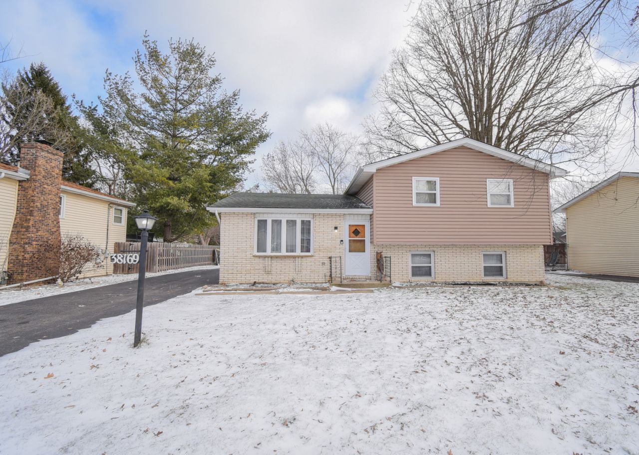 38169 N North Shore Avenue, Beach Park, IL 60087 Main Photo