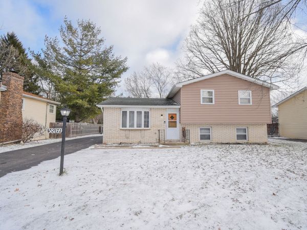 38169 N North Shore Avenue, Beach Park, IL 60087