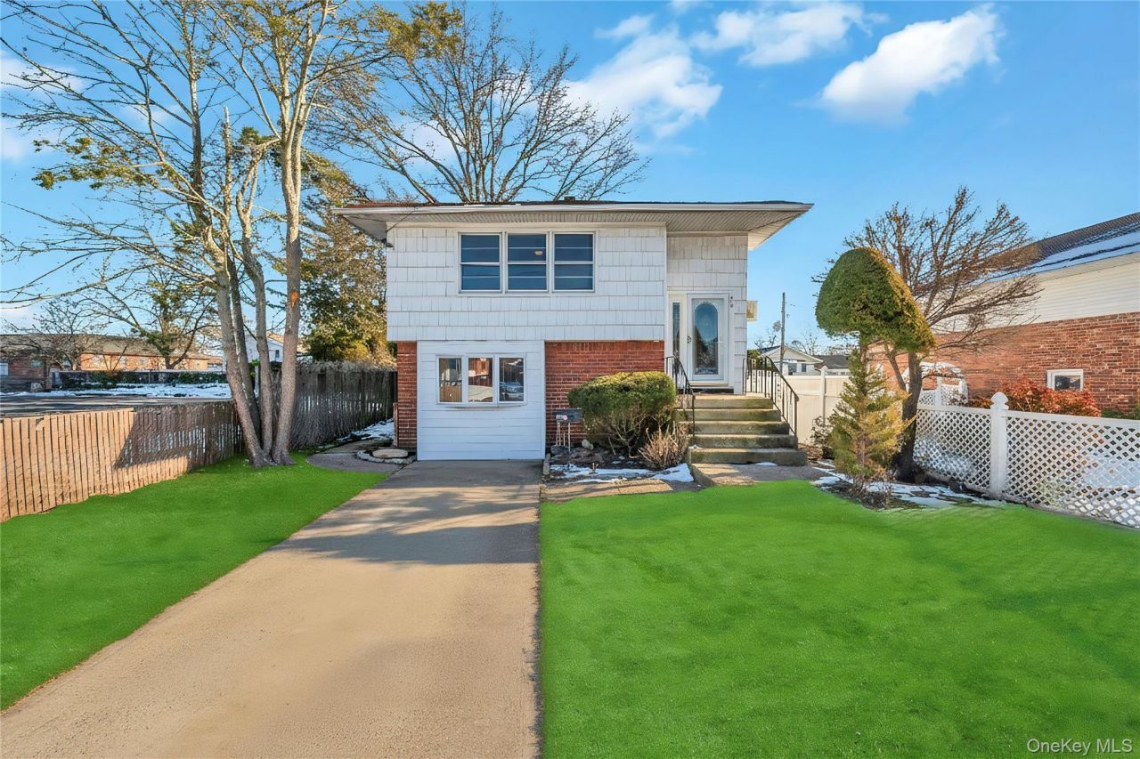 960 Linden Avenue, Westbury, NY 11590 Main Photo