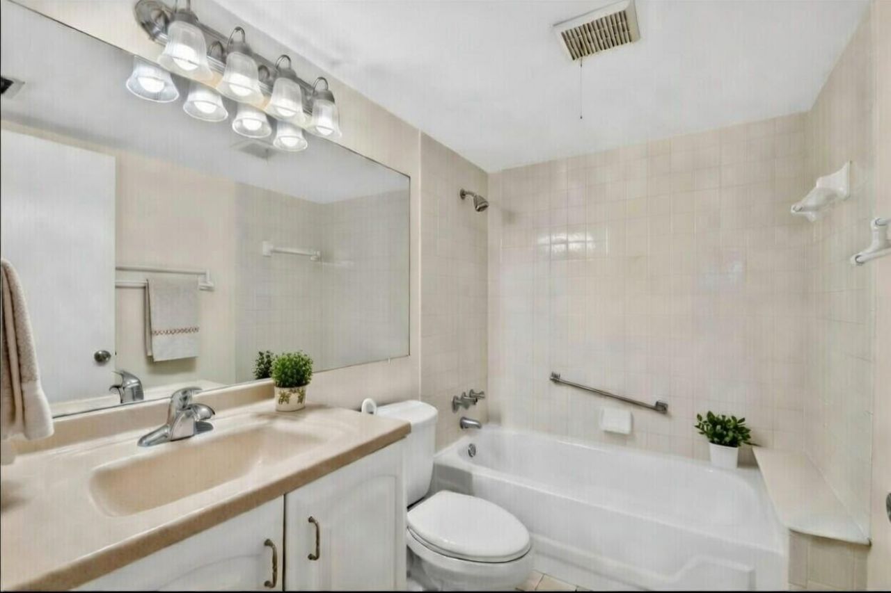 1013 Green Pine Boulevard, Unit G1, West Palm Beach, FL 33409 Photo