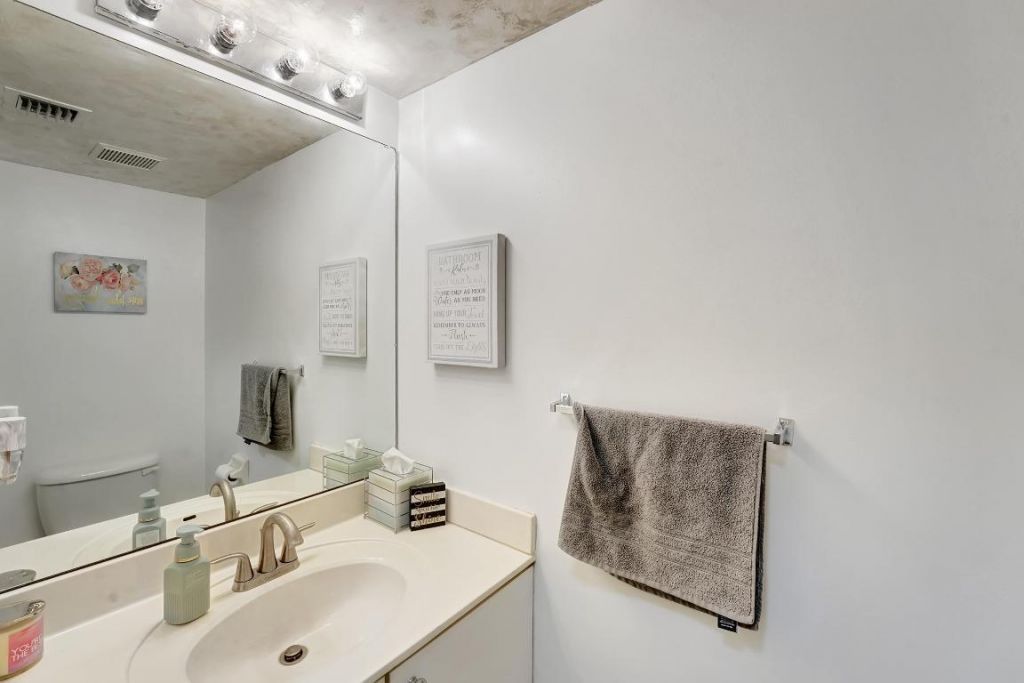 2008 Normandy Circle, West Palm Beach, FL 33409 Photo