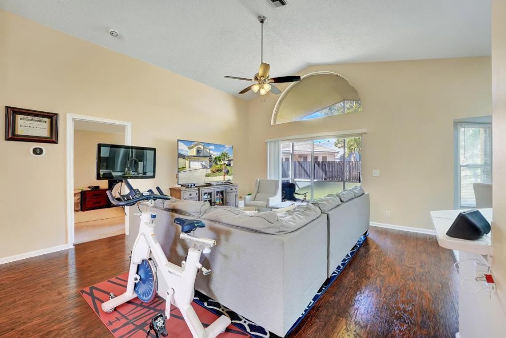 2008 Normandy Circle, West Palm Beach, FL 33409 Photo