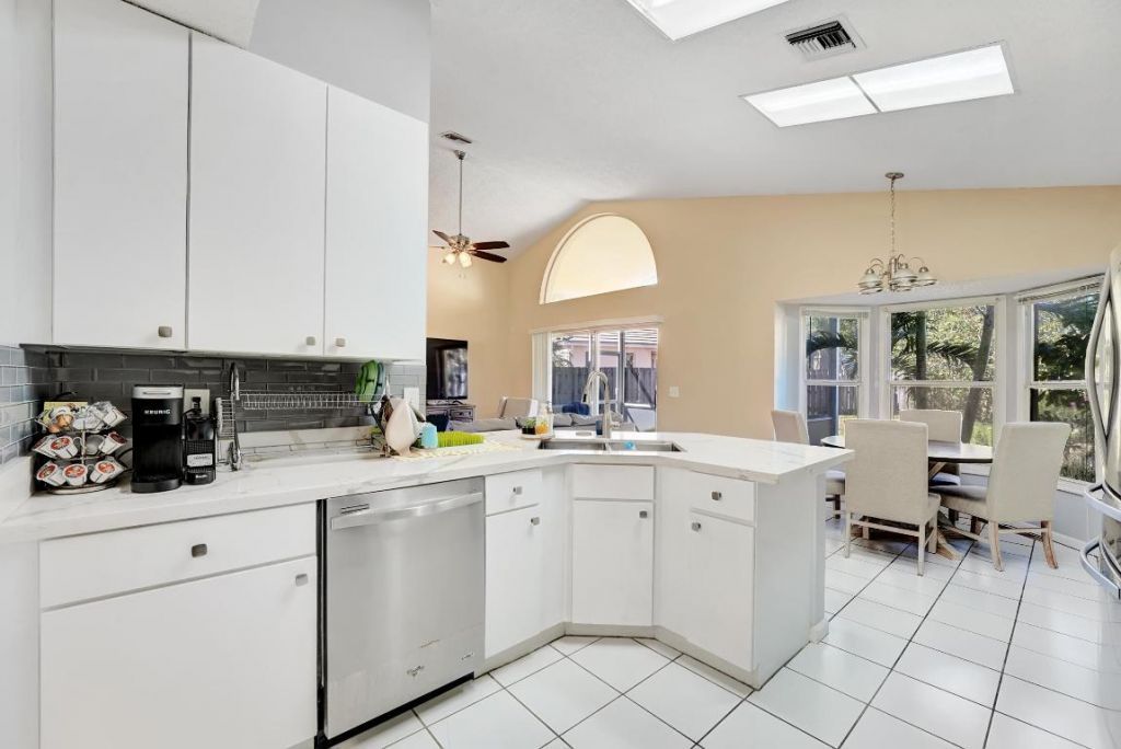 2008 Normandy Circle, West Palm Beach, FL 33409 Photo