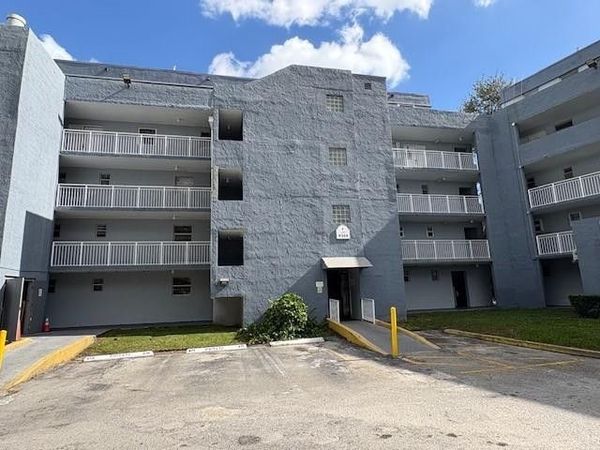 9359 Fontainebleau Blvd, Unit F401, Miami, FL 33172