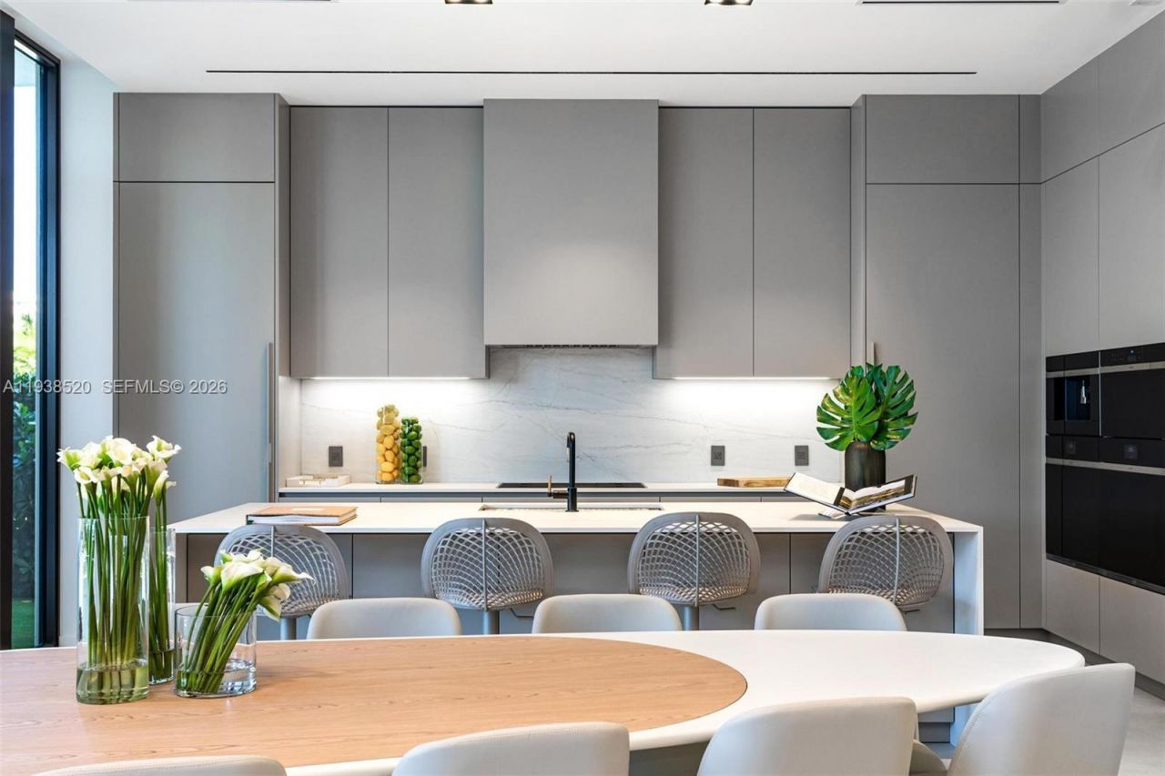 13000 N Bayshore Dr, North Miami, FL 33181 Photo