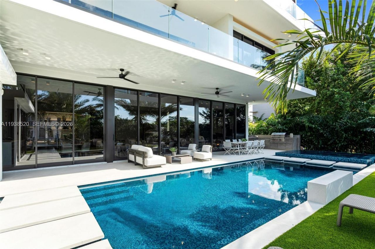 13000 N Bayshore Dr, North Miami, FL 33181 Photo