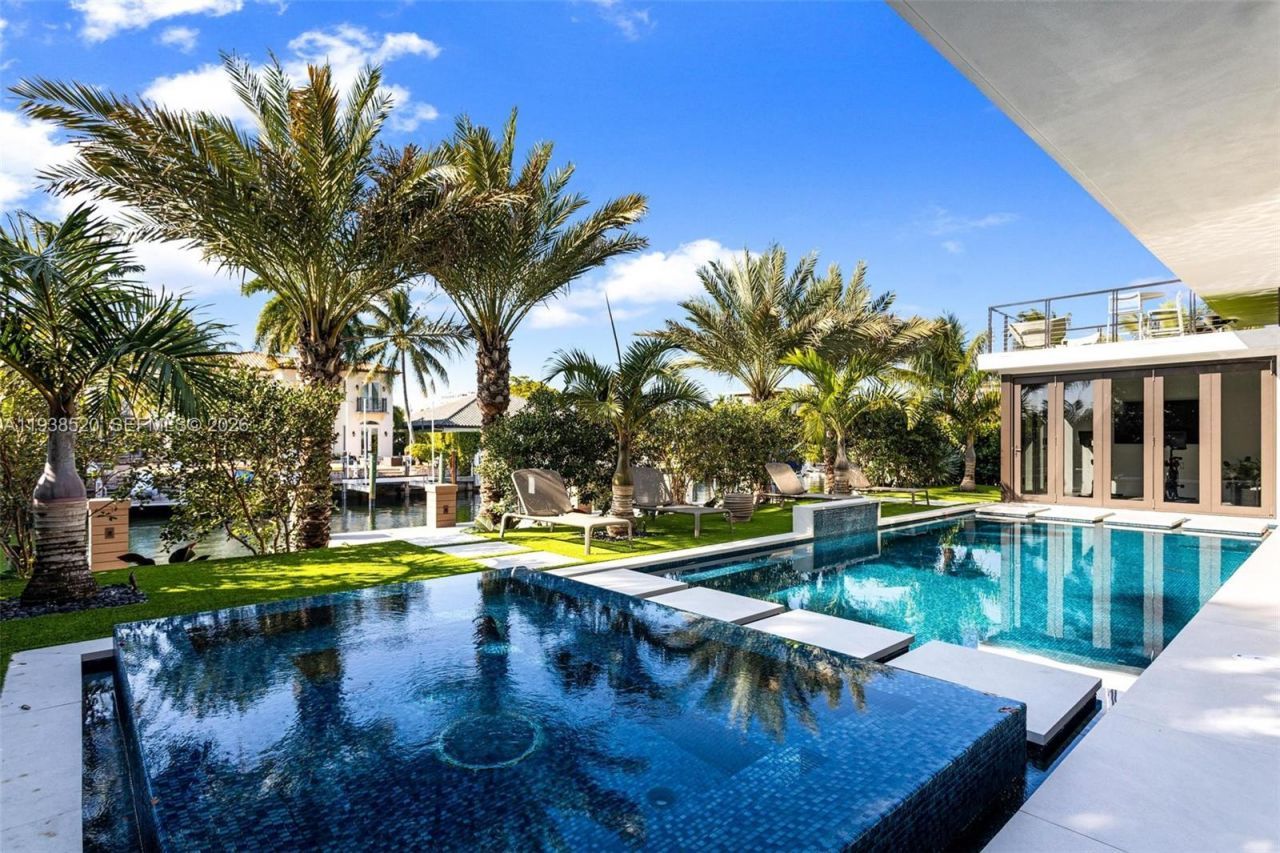 13000 N Bayshore Dr, North Miami, FL 33181 Photo