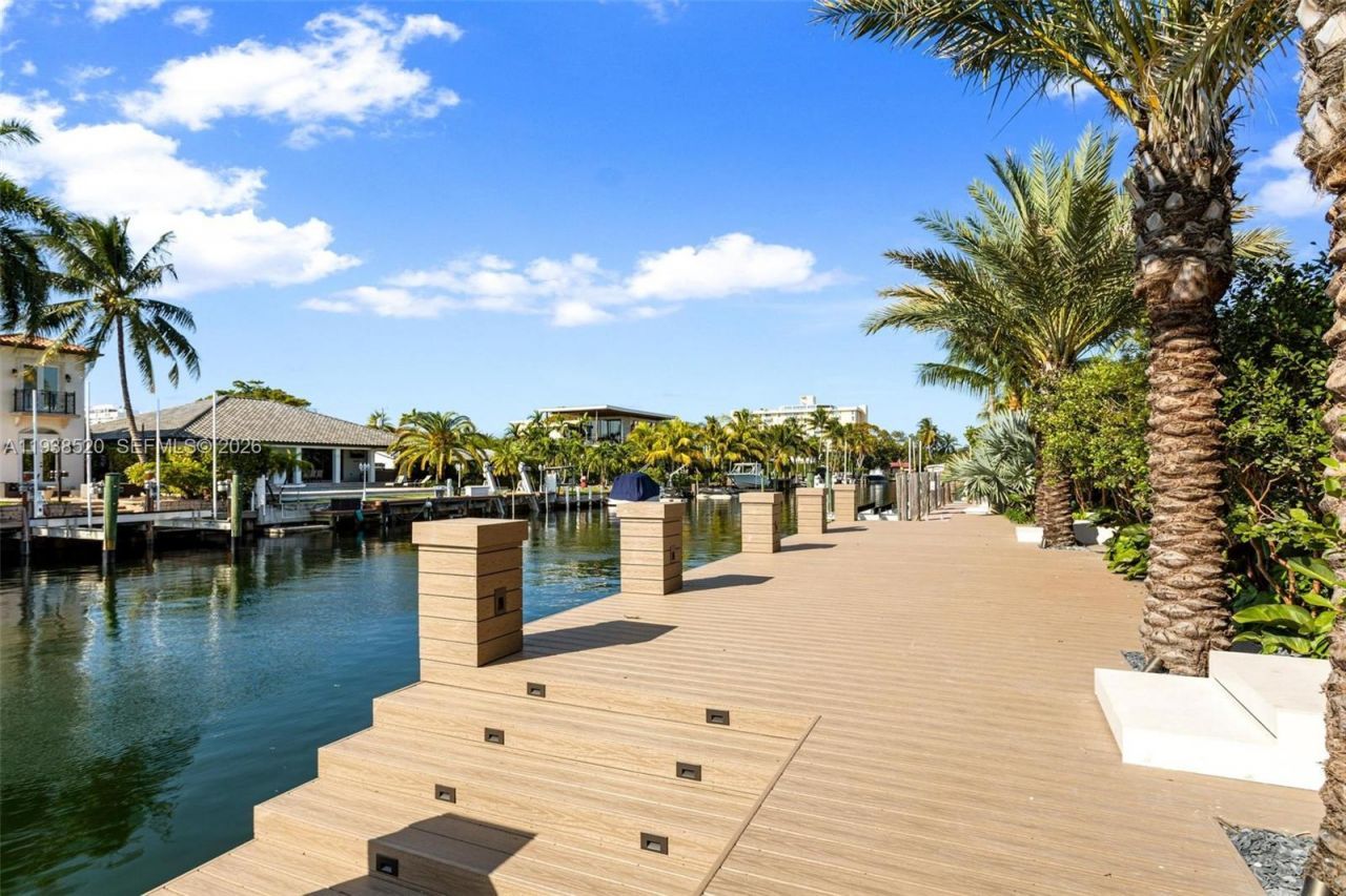 13000 N Bayshore Dr, North Miami, FL 33181 Photo