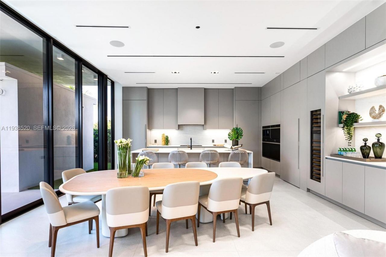 13000 N Bayshore Dr, North Miami, FL 33181 Photo