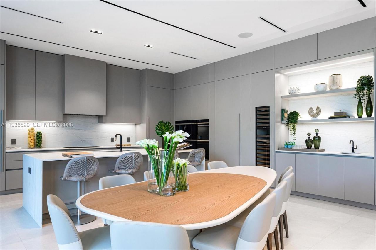 13000 N Bayshore Dr, North Miami, FL 33181 Photo