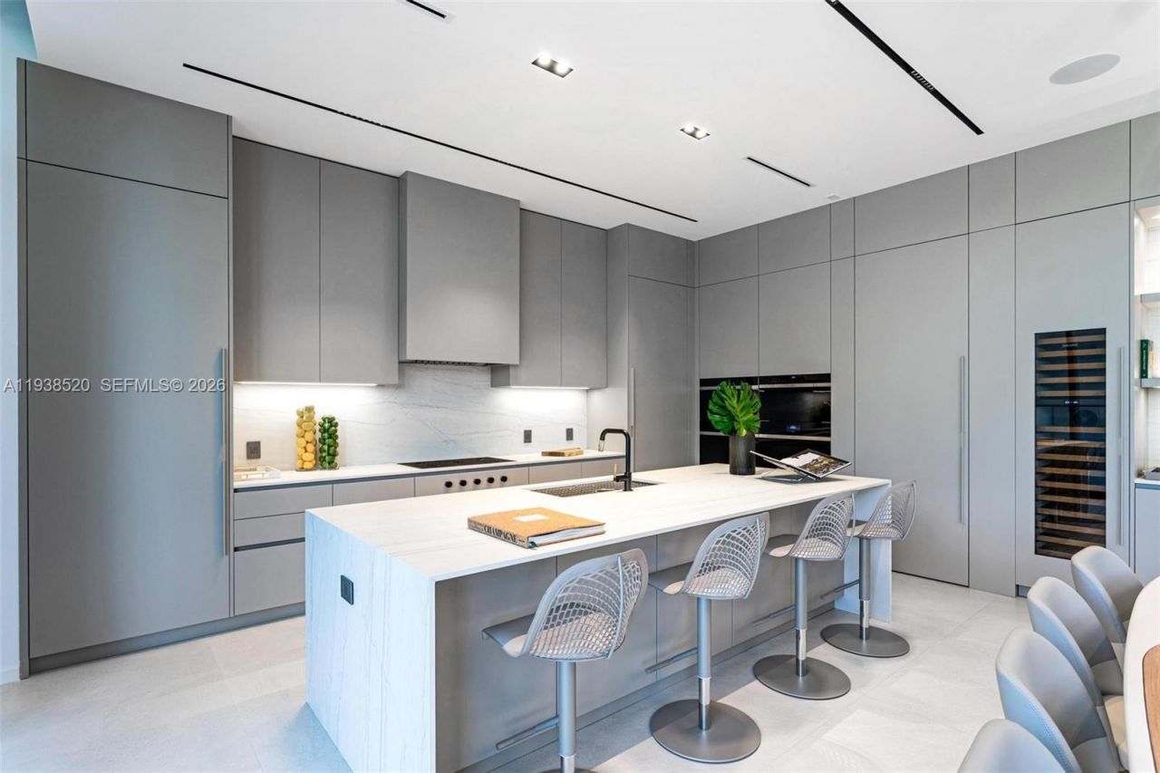 13000 N Bayshore Dr, North Miami, FL 33181 Photo