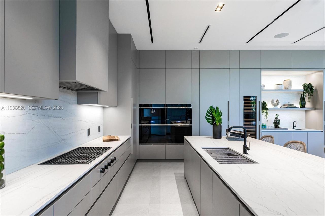 13000 N Bayshore Dr, North Miami, FL 33181 Photo