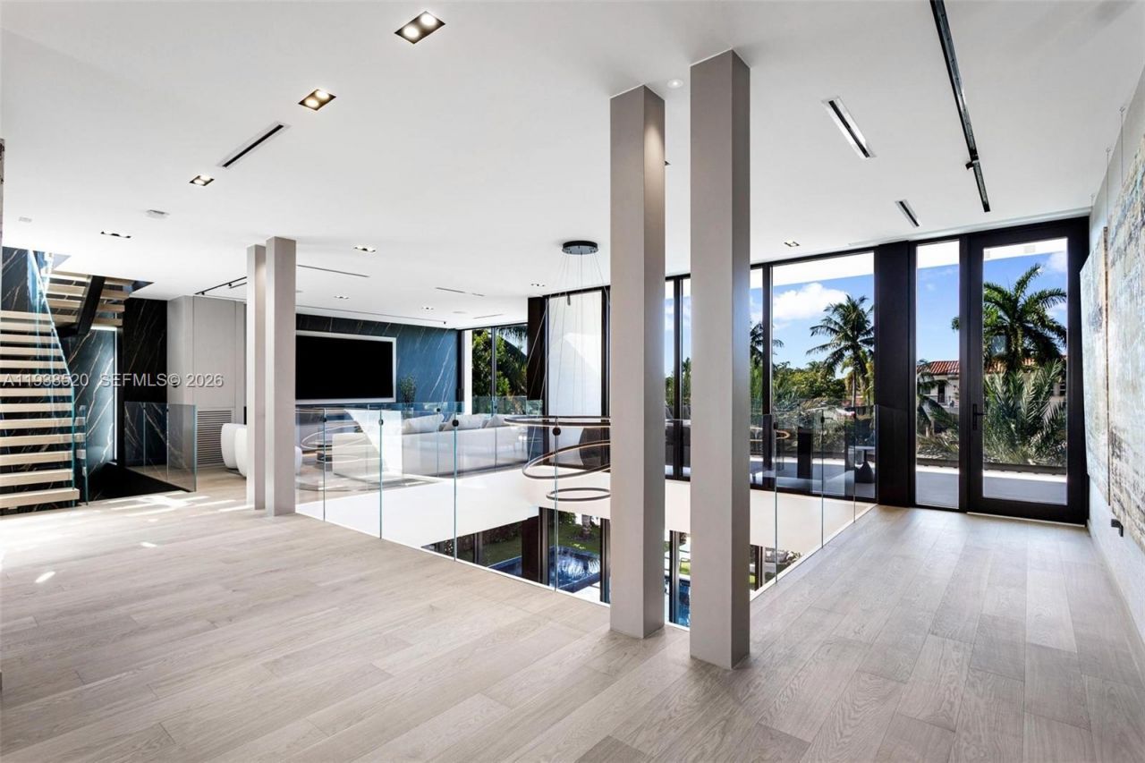 13000 N Bayshore Dr, North Miami, FL 33181 Photo