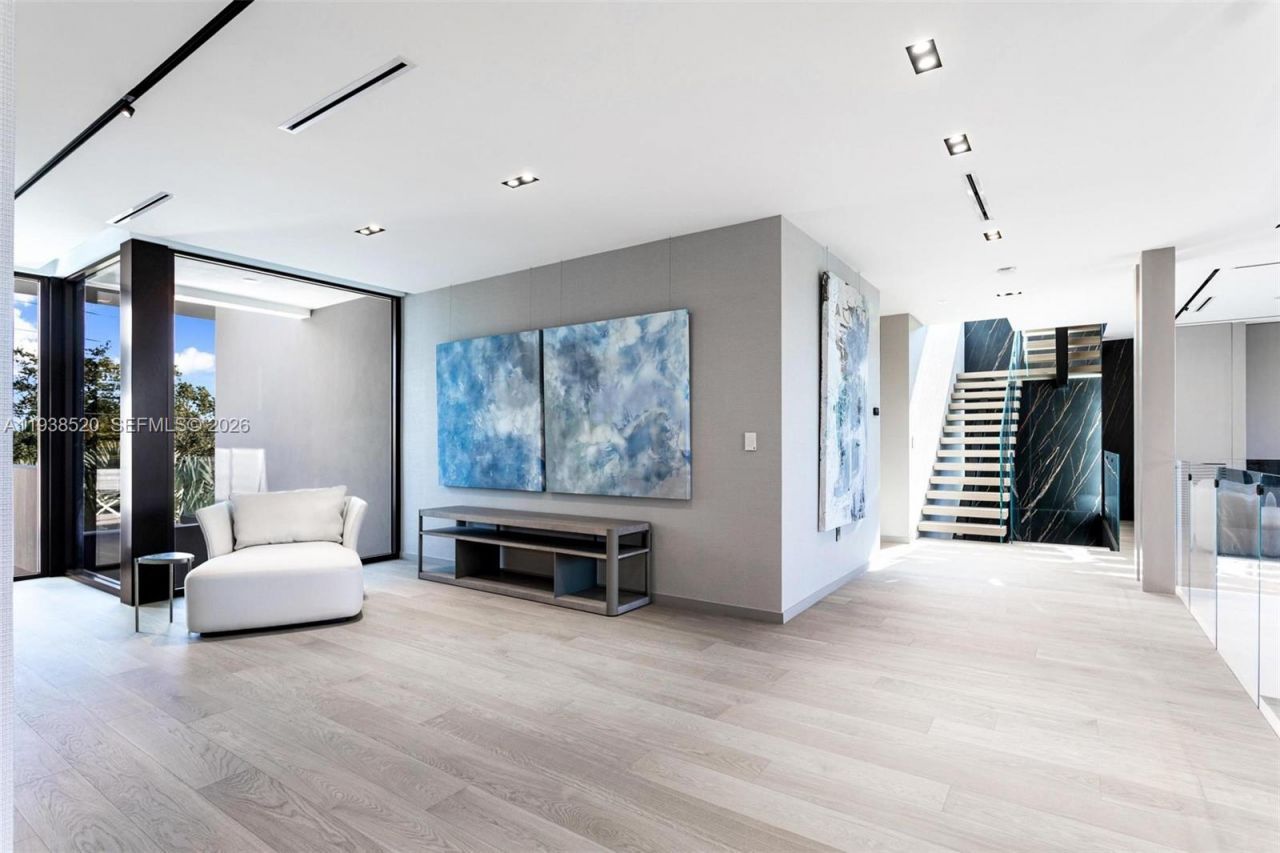 13000 N Bayshore Dr, North Miami, FL 33181 Photo