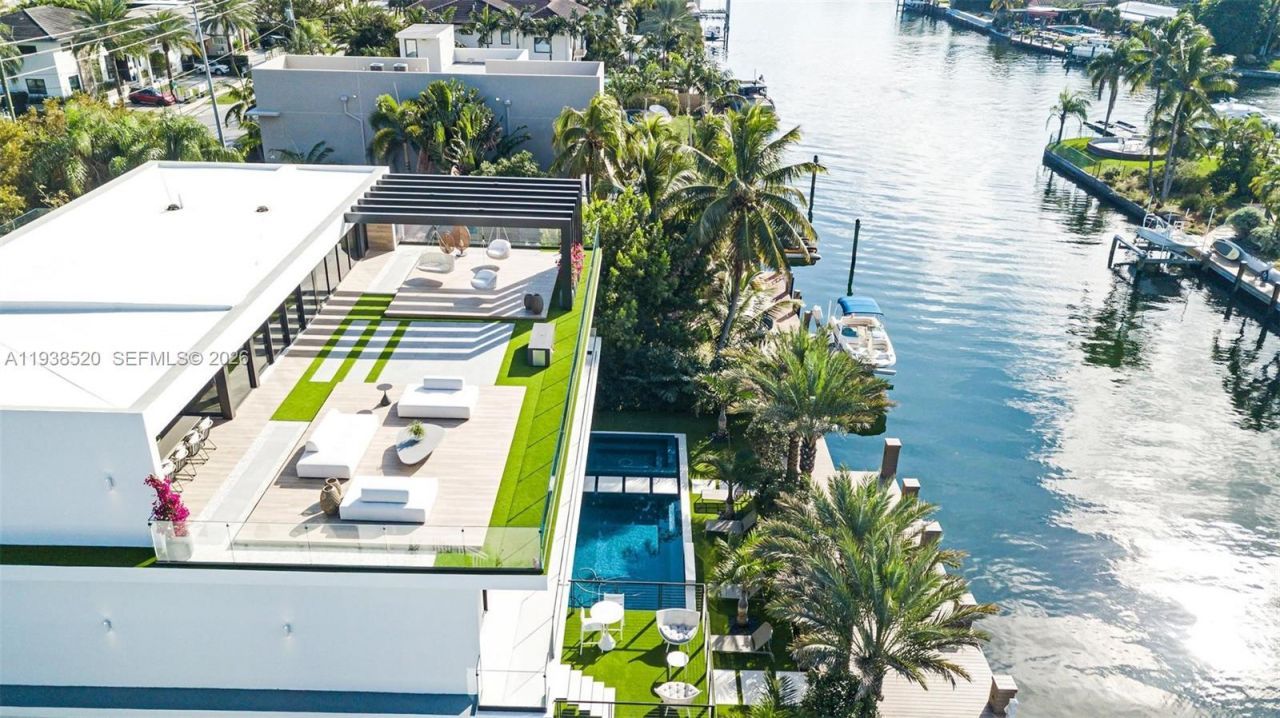 13000 N Bayshore Dr, North Miami, FL 33181 Photo