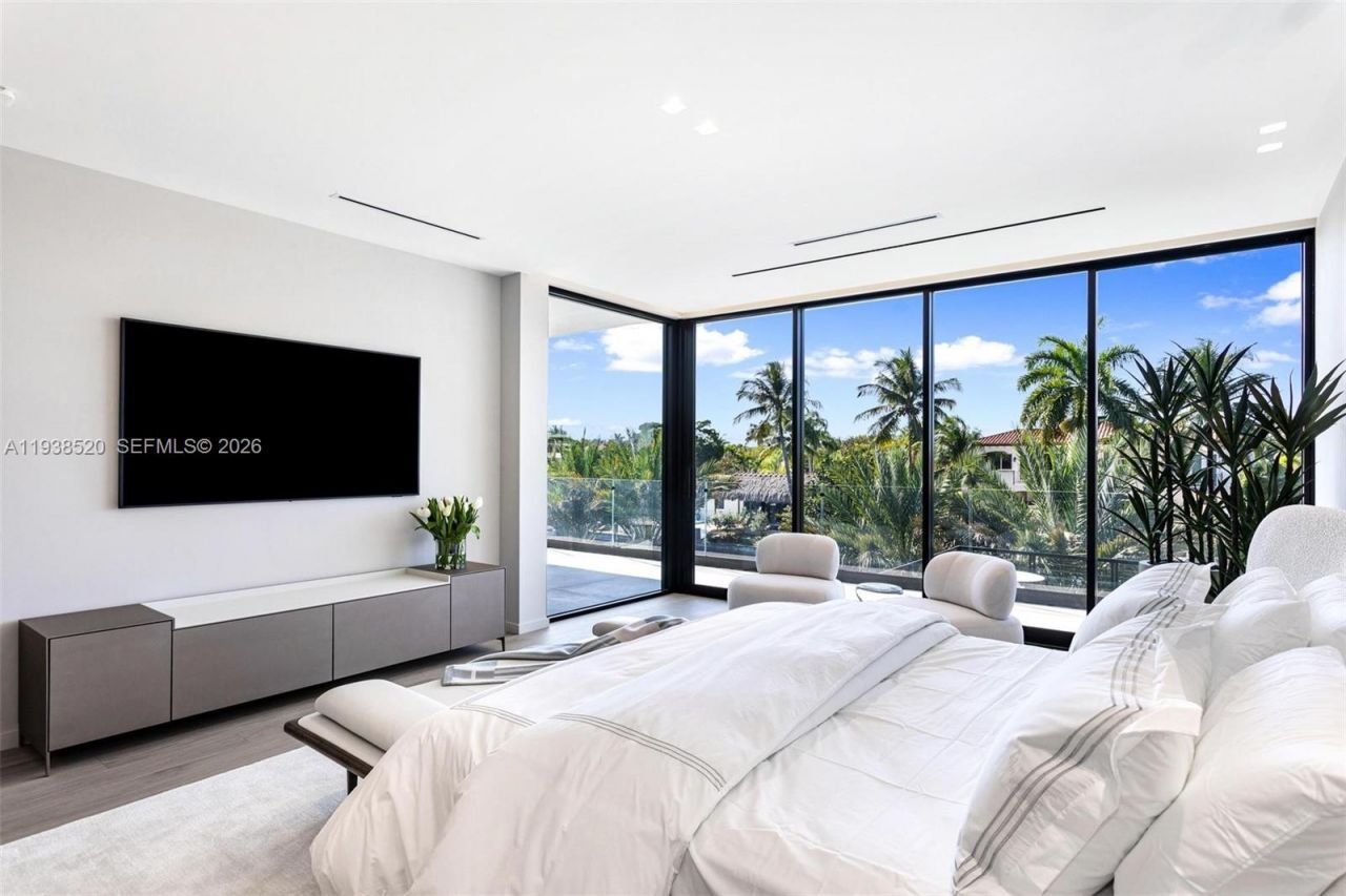 13000 N Bayshore Dr, North Miami, FL 33181 Photo