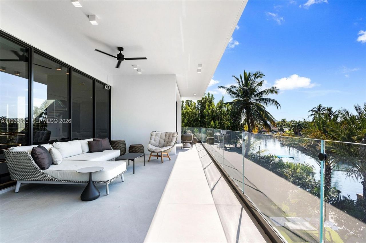 13000 N Bayshore Dr, North Miami, FL 33181 Photo