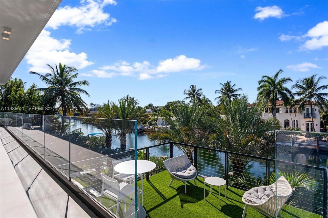 13000 N Bayshore Dr, North Miami, FL 33181 Photo