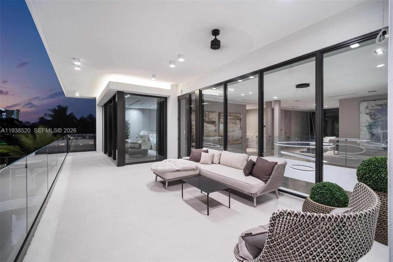 13000 N Bayshore Dr, North Miami, FL 33181 Photo