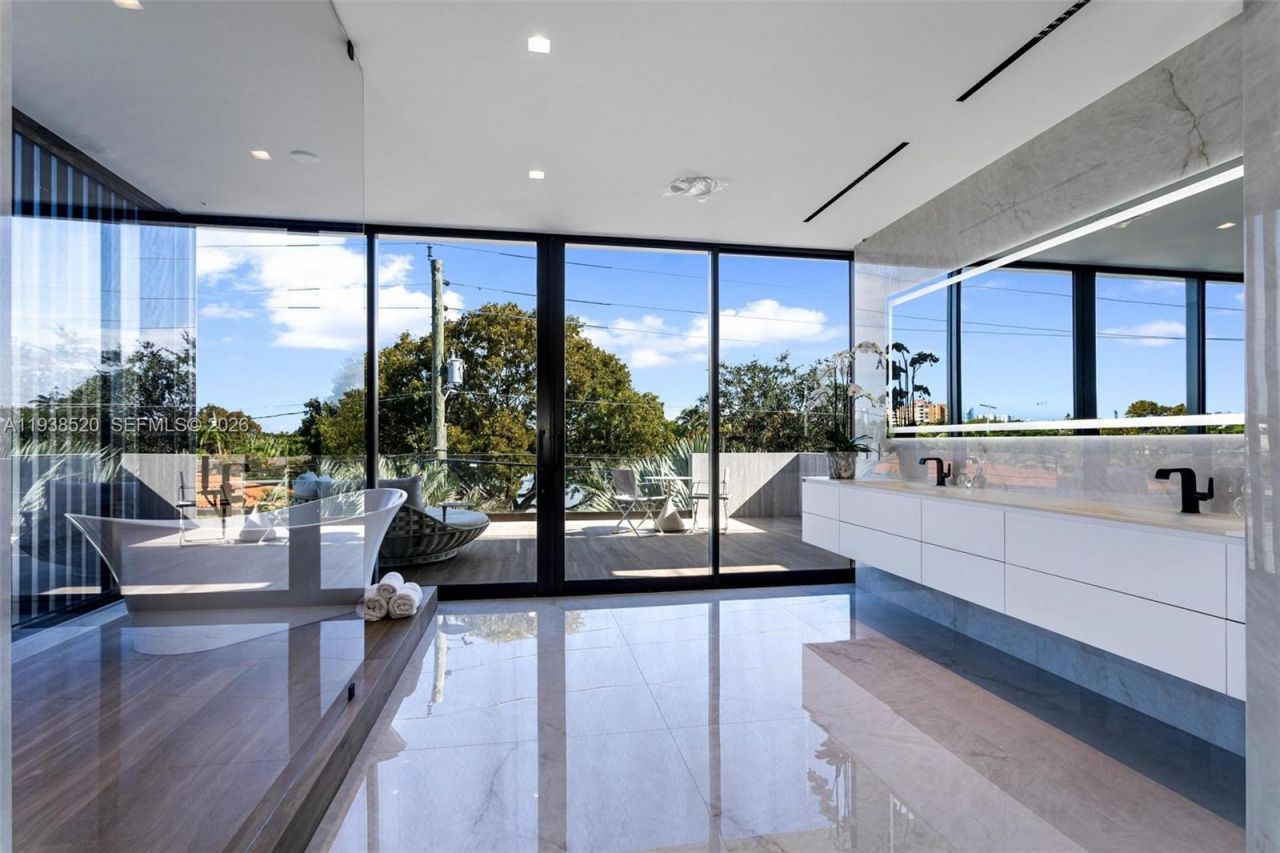 13000 N Bayshore Dr, North Miami, FL 33181 Photo