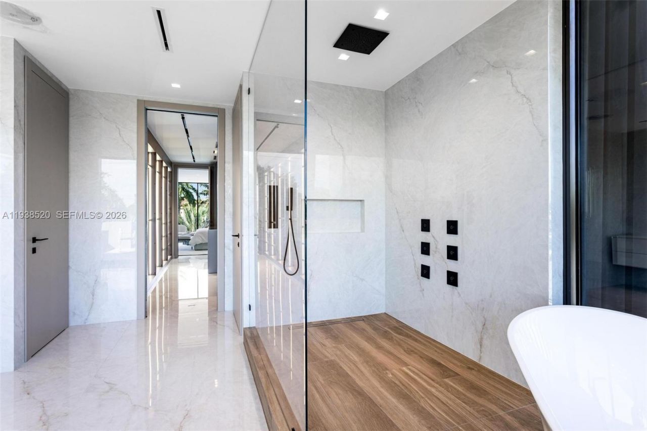 13000 N Bayshore Dr, North Miami, FL 33181 Photo