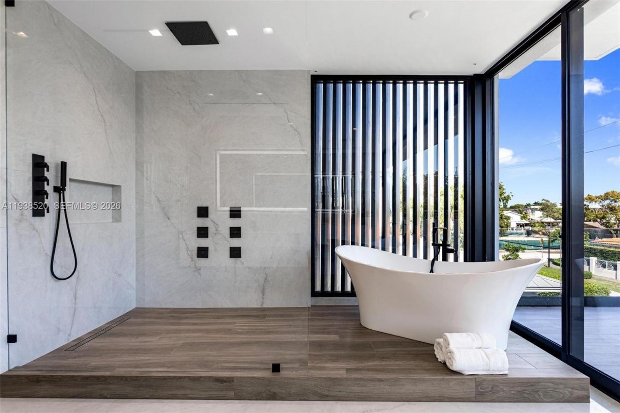 13000 N Bayshore Dr, North Miami, FL 33181 Photo