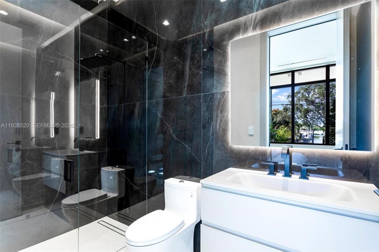 13000 N Bayshore Dr, North Miami, FL 33181 Photo