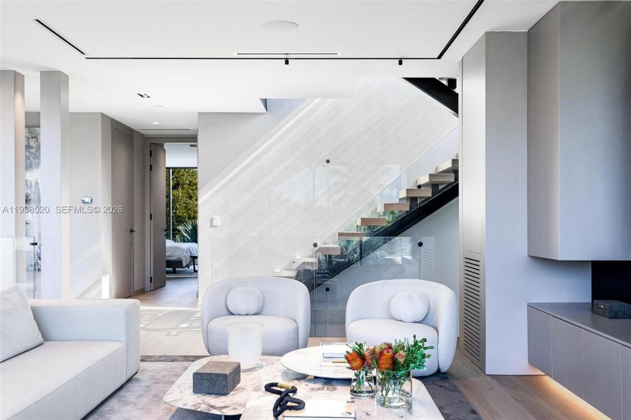 13000 N Bayshore Dr, North Miami, FL 33181 Photo