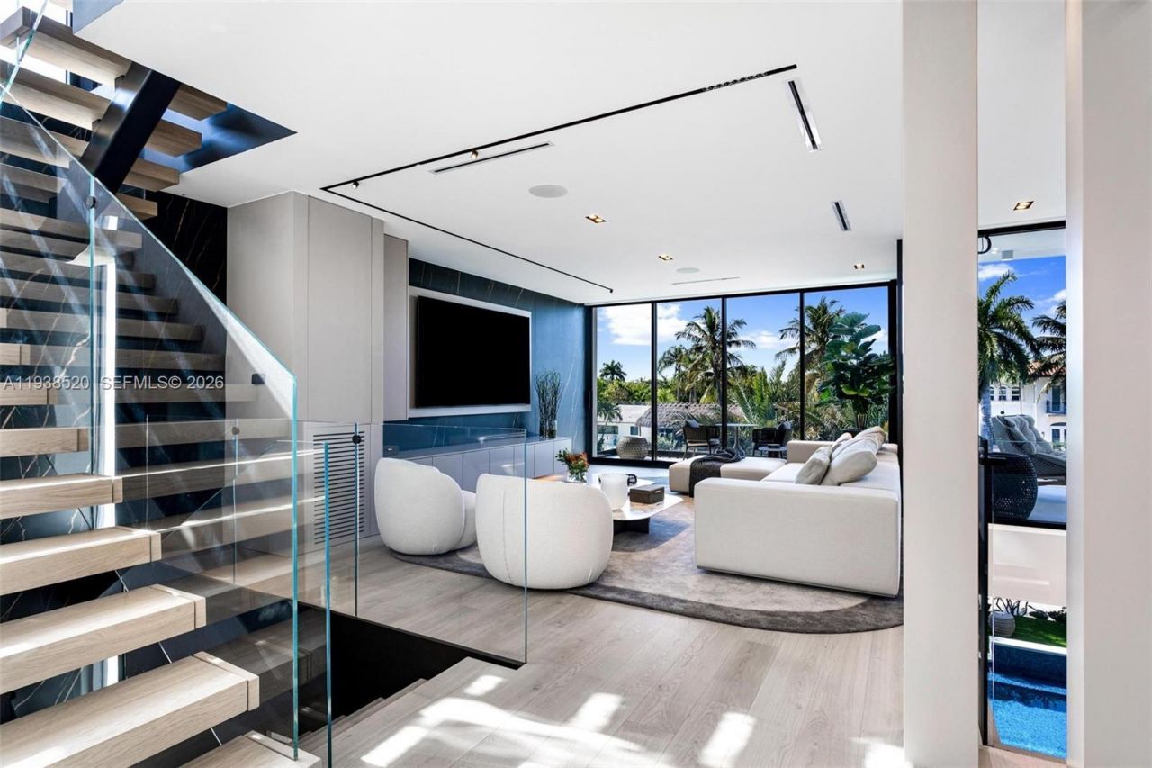 13000 N Bayshore Dr, North Miami, FL 33181 Photo