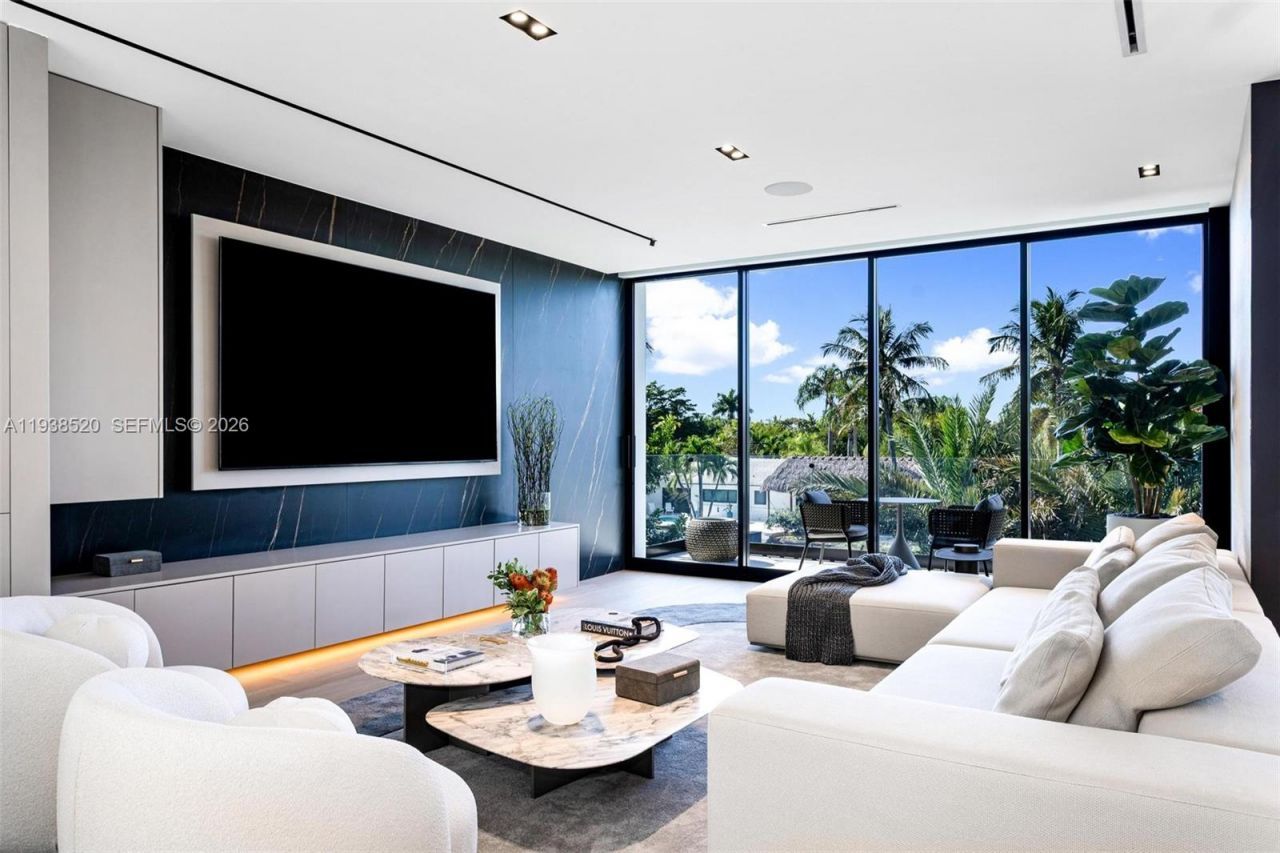 13000 N Bayshore Dr, North Miami, FL 33181 Photo