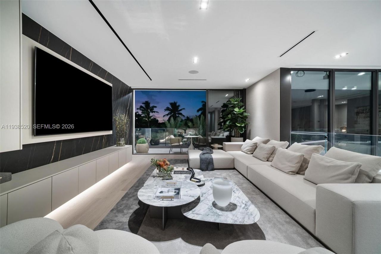 13000 N Bayshore Dr, North Miami, FL 33181 Photo