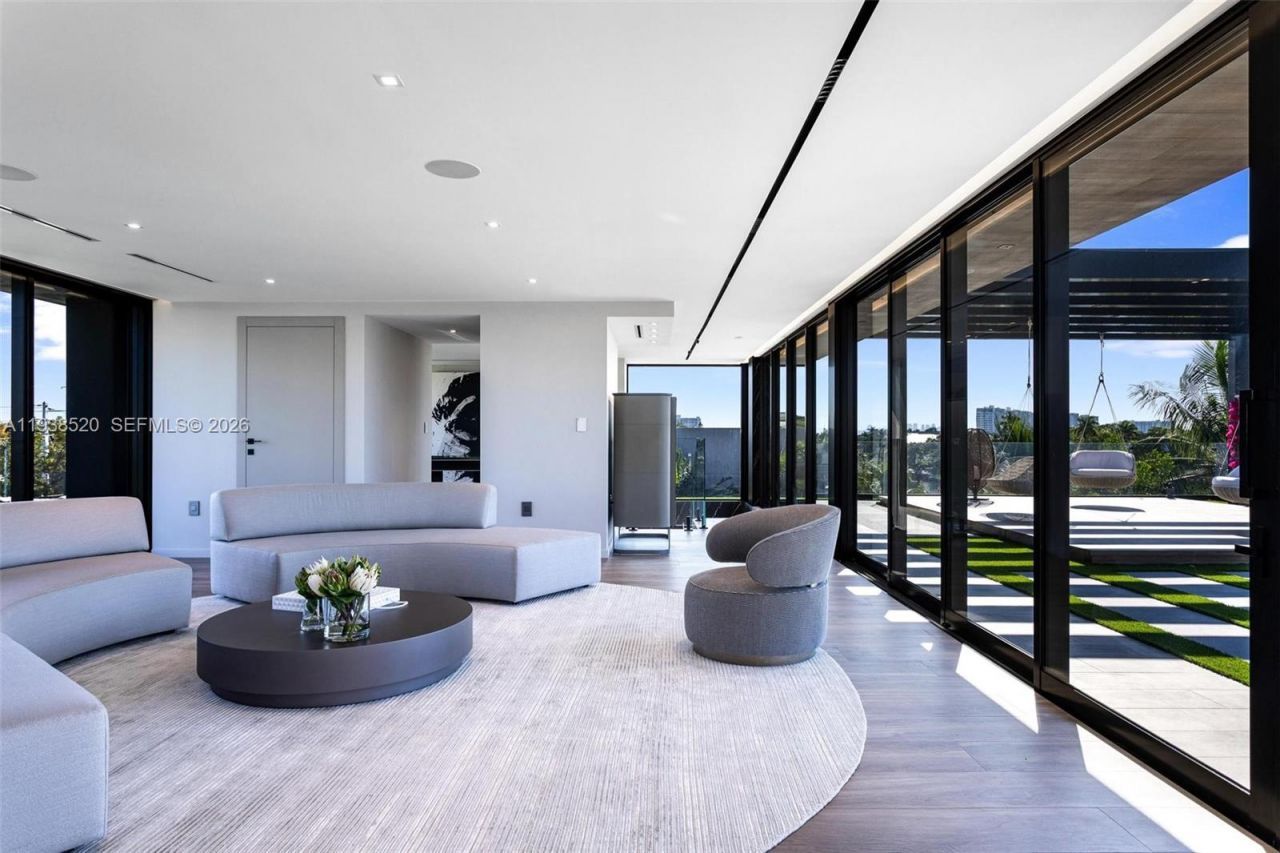 13000 N Bayshore Dr, North Miami, FL 33181 Photo