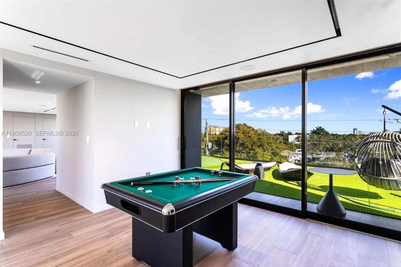 13000 N Bayshore Dr, North Miami, FL 33181 Photo