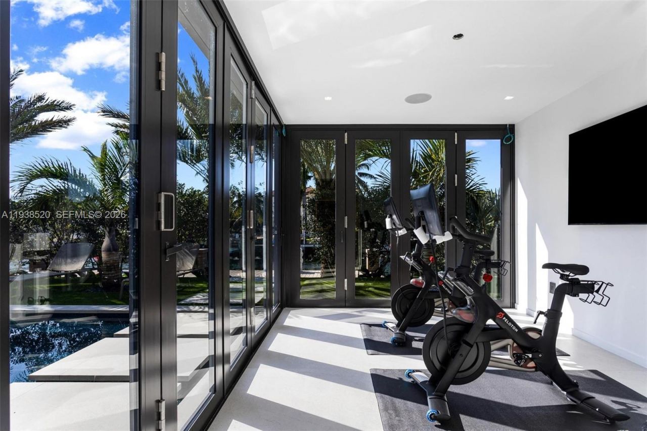 13000 N Bayshore Dr, North Miami, FL 33181 Photo