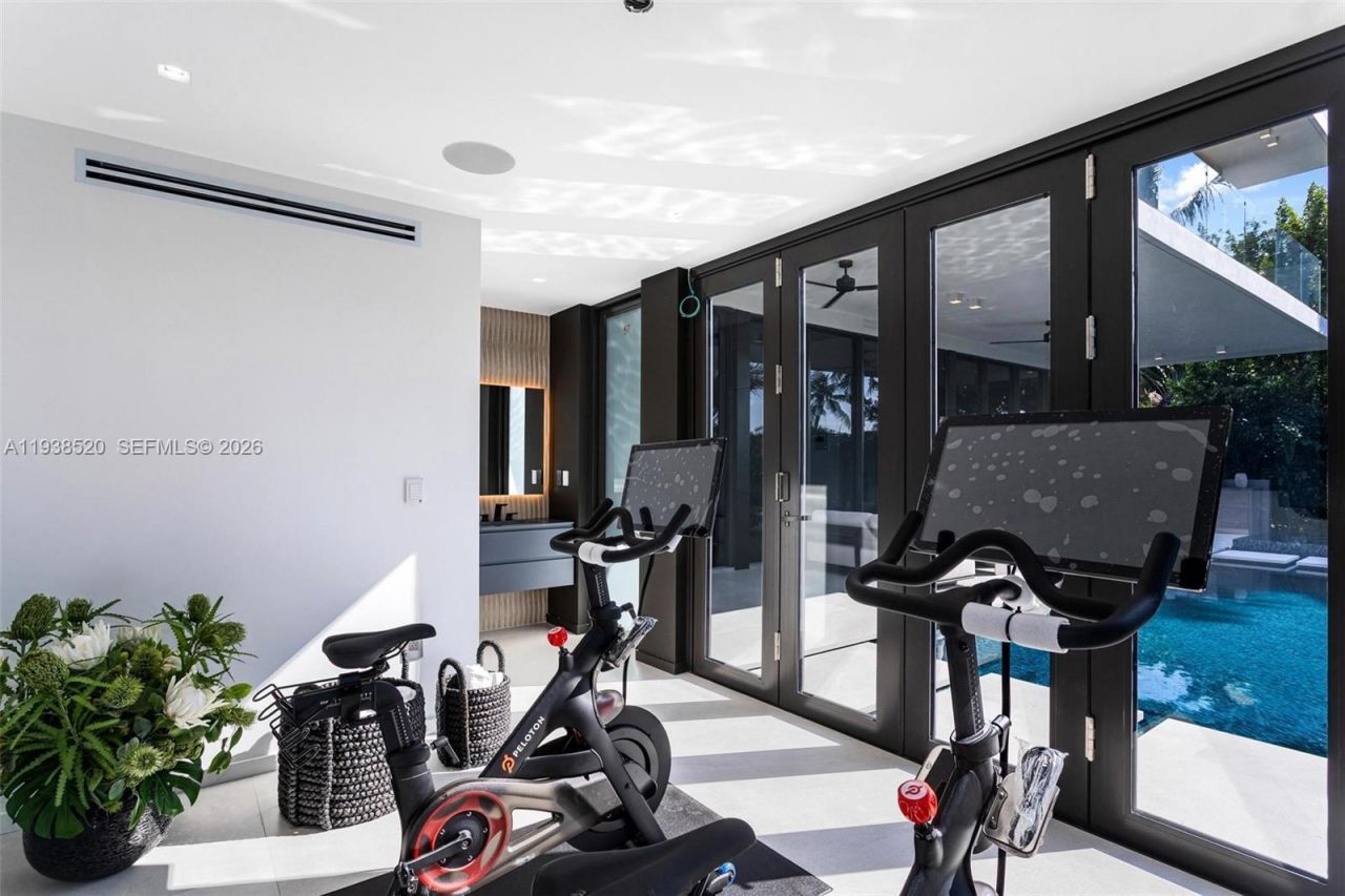 13000 N Bayshore Dr, North Miami, FL 33181 Photo