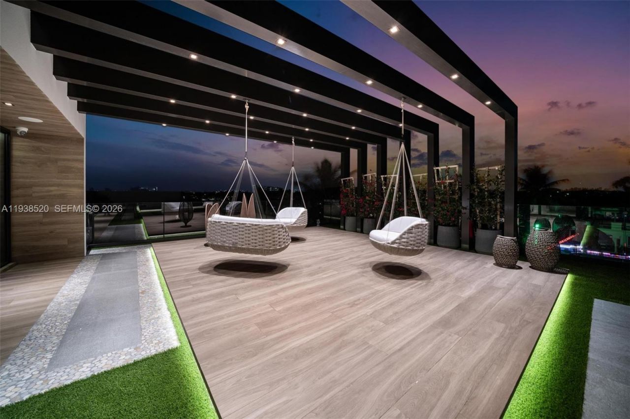 13000 N Bayshore Dr, North Miami, FL 33181 Photo