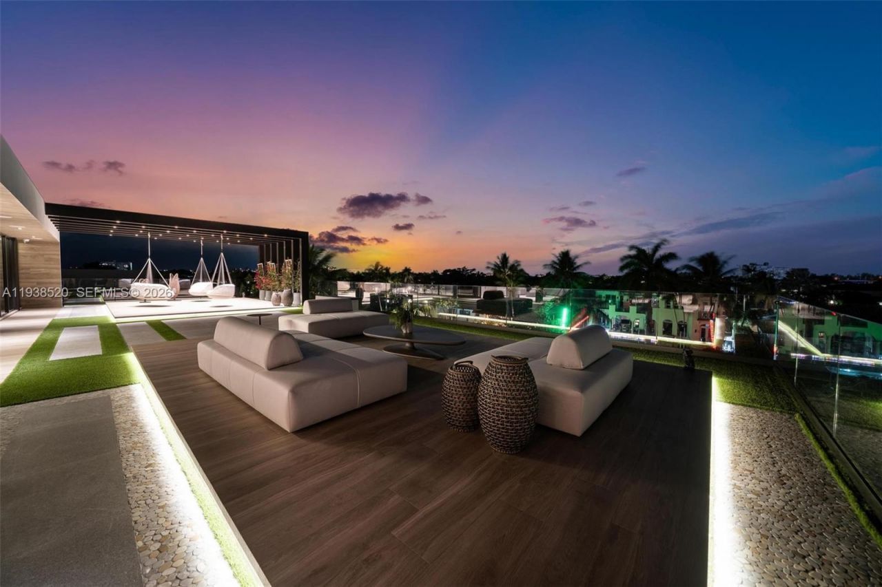 13000 N Bayshore Dr, North Miami, FL 33181 Photo