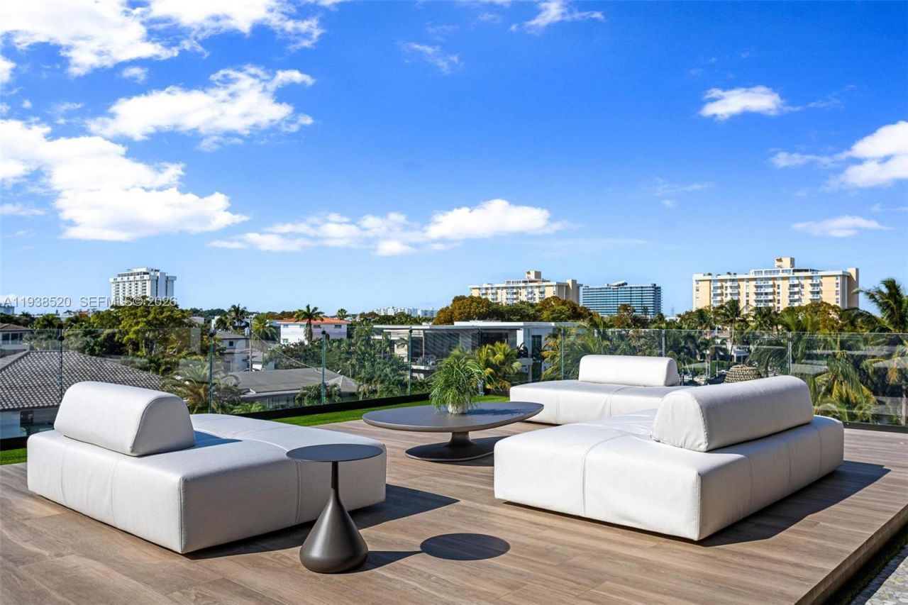 13000 N Bayshore Dr, North Miami, FL 33181 Photo