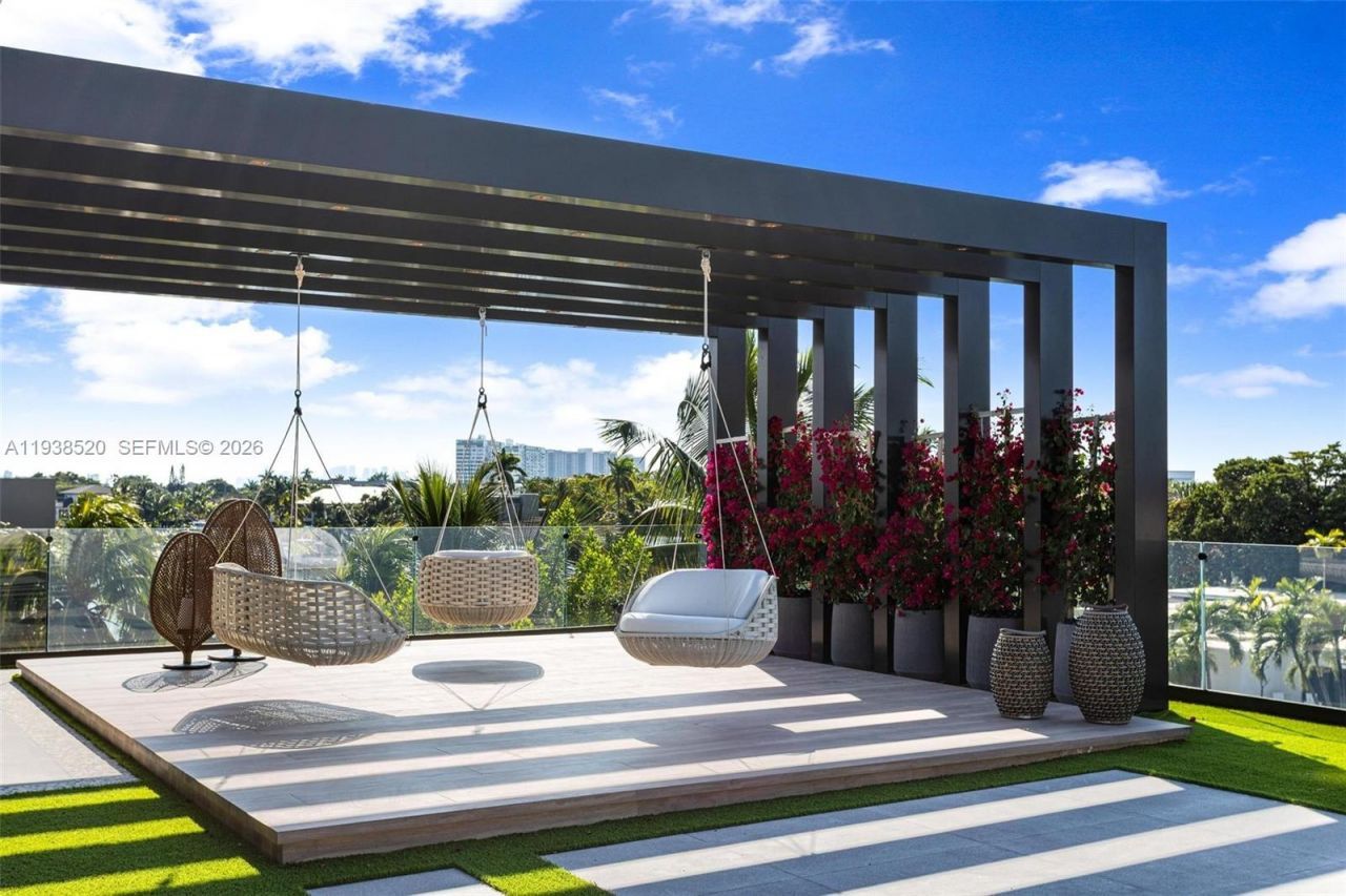 13000 N Bayshore Dr, North Miami, FL 33181 Photo