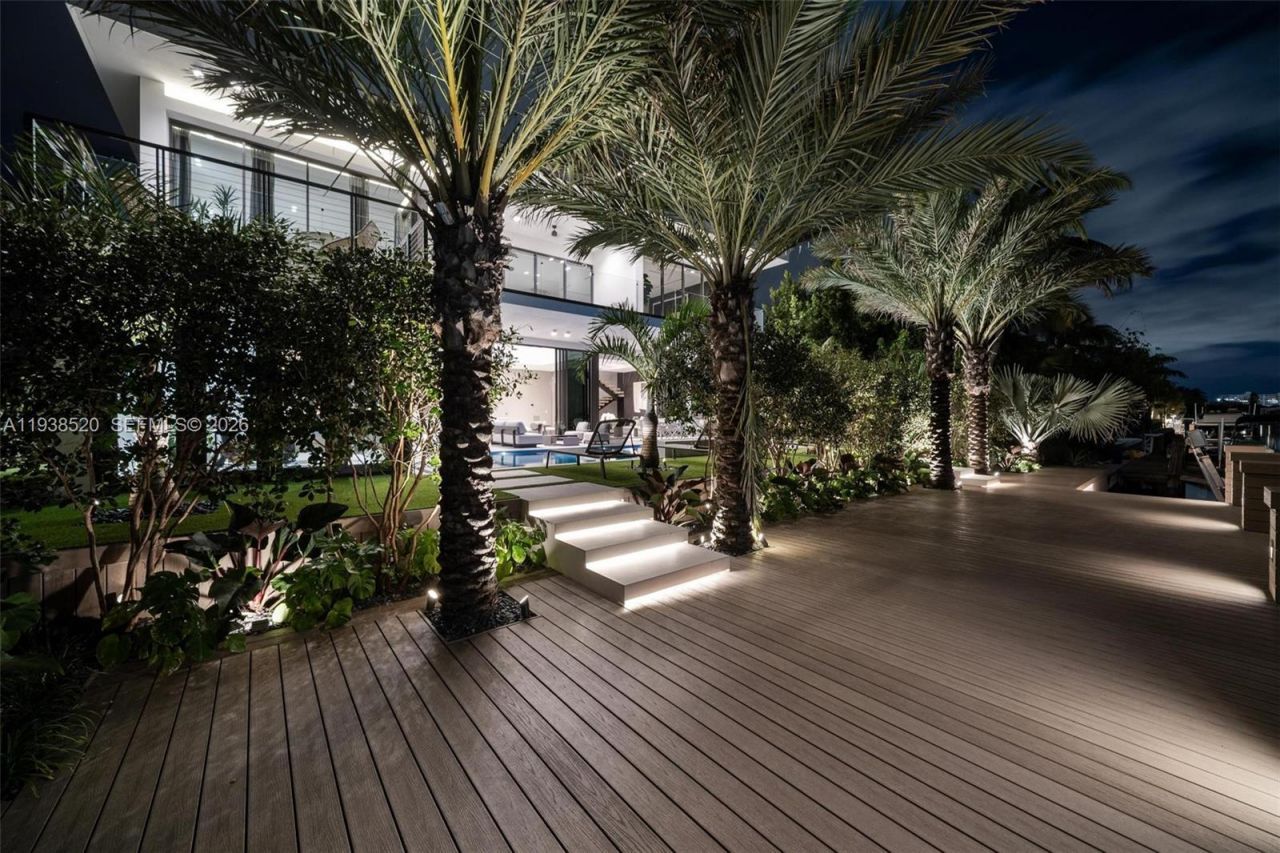 13000 N Bayshore Dr, North Miami, FL 33181 Photo