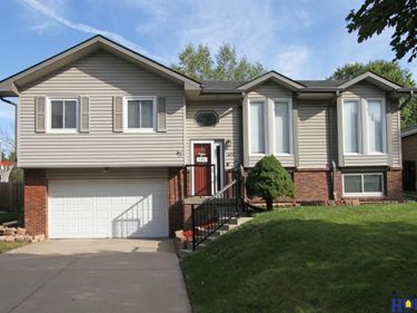 8012 Meredeth Street, Lincoln, NE 68506