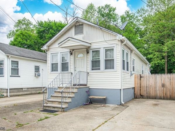 20 Park Dr, Oakland, NJ 07436