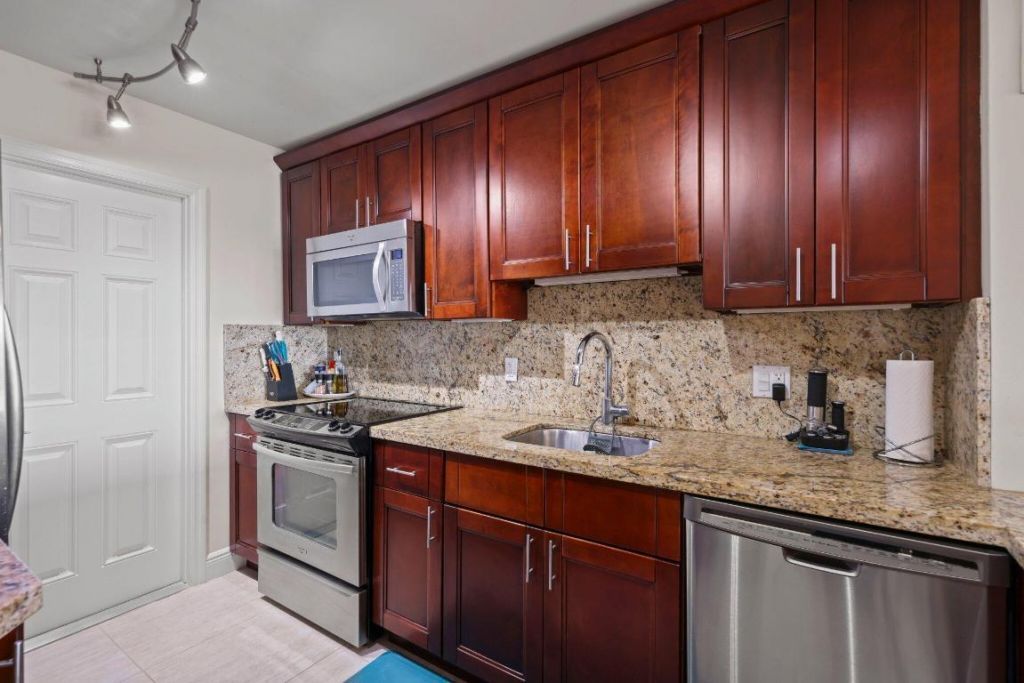 1021 Hillsboro Mile, Unit 504, Hillsboro Beach, FL 33062 Photo