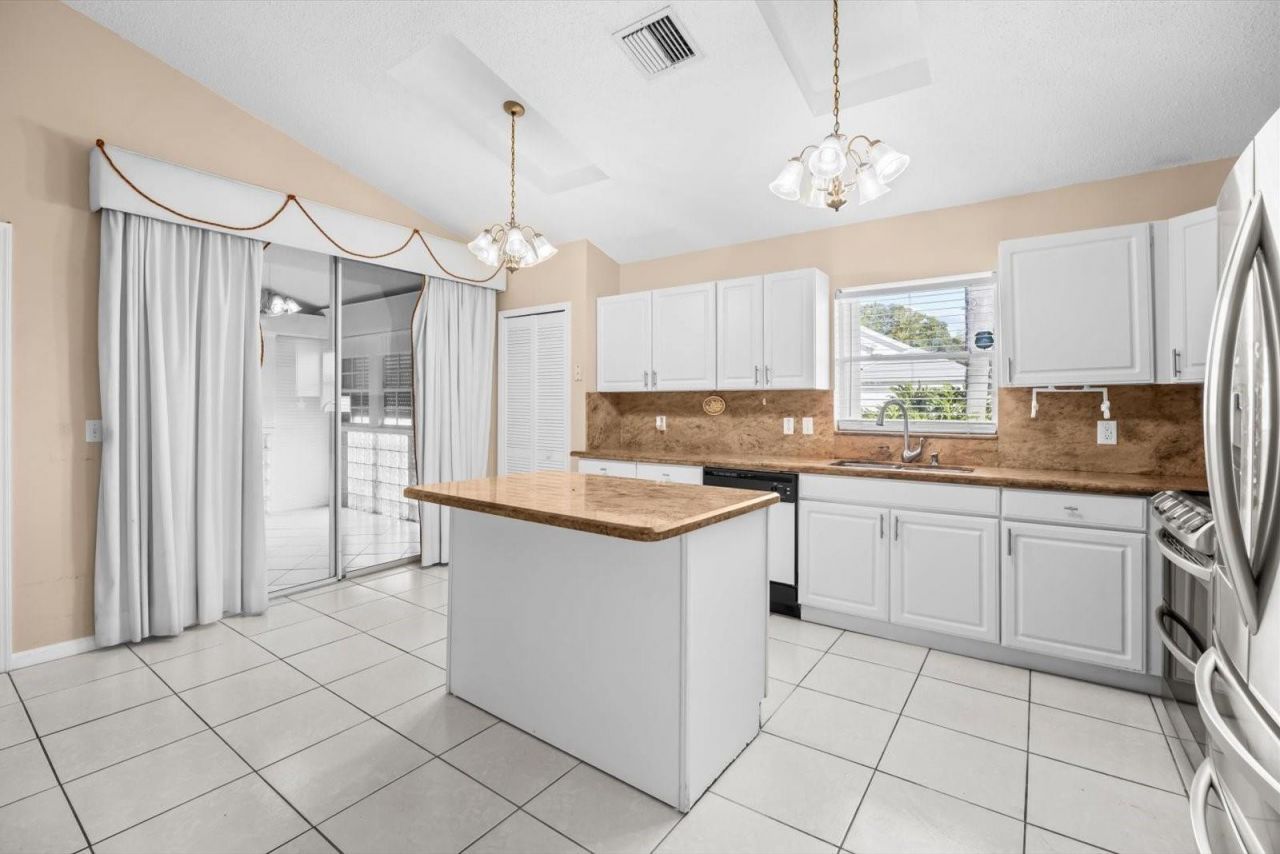 2010 Normandy Circle, West Palm Beach, FL 33409 Photo
