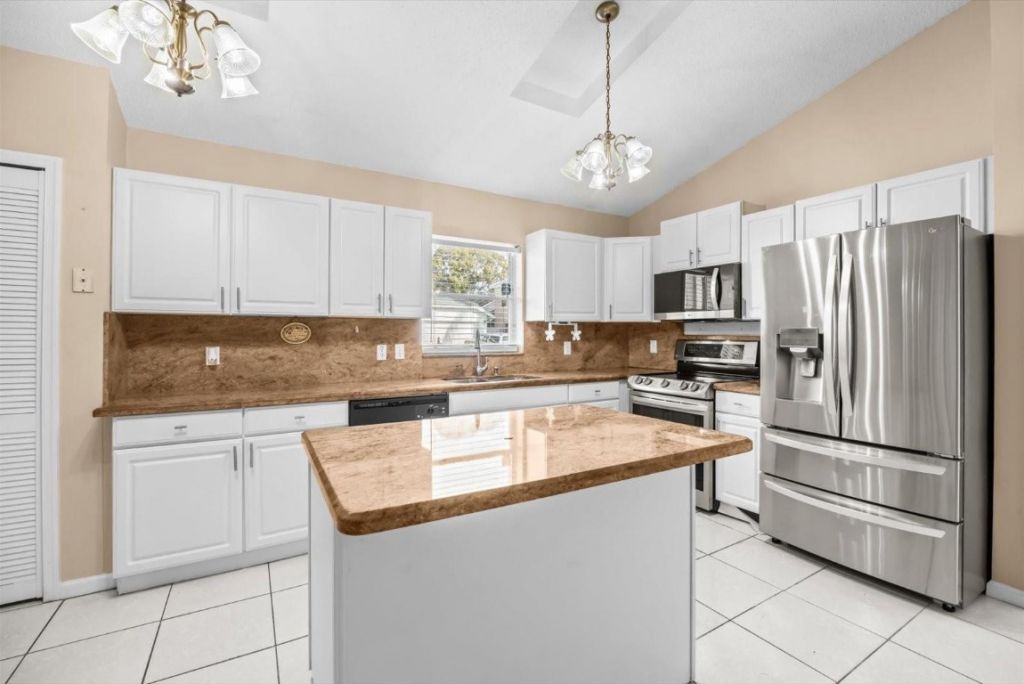 2010 Normandy Cir, West Palm Beach, FL 33409 Photo